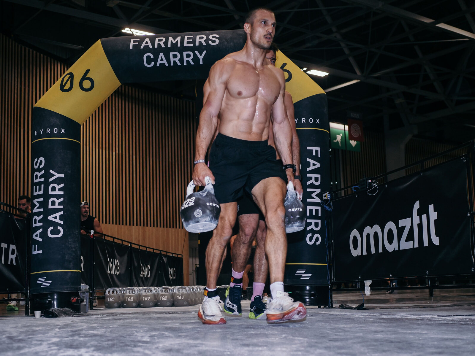 Farmers carry en compétition Hyrox Paris