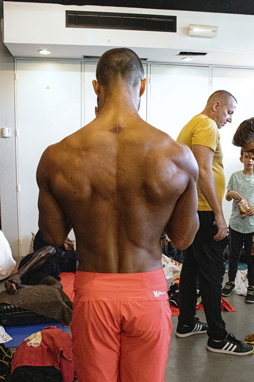 Préparation en backstage, dos et carrure de Pierre
