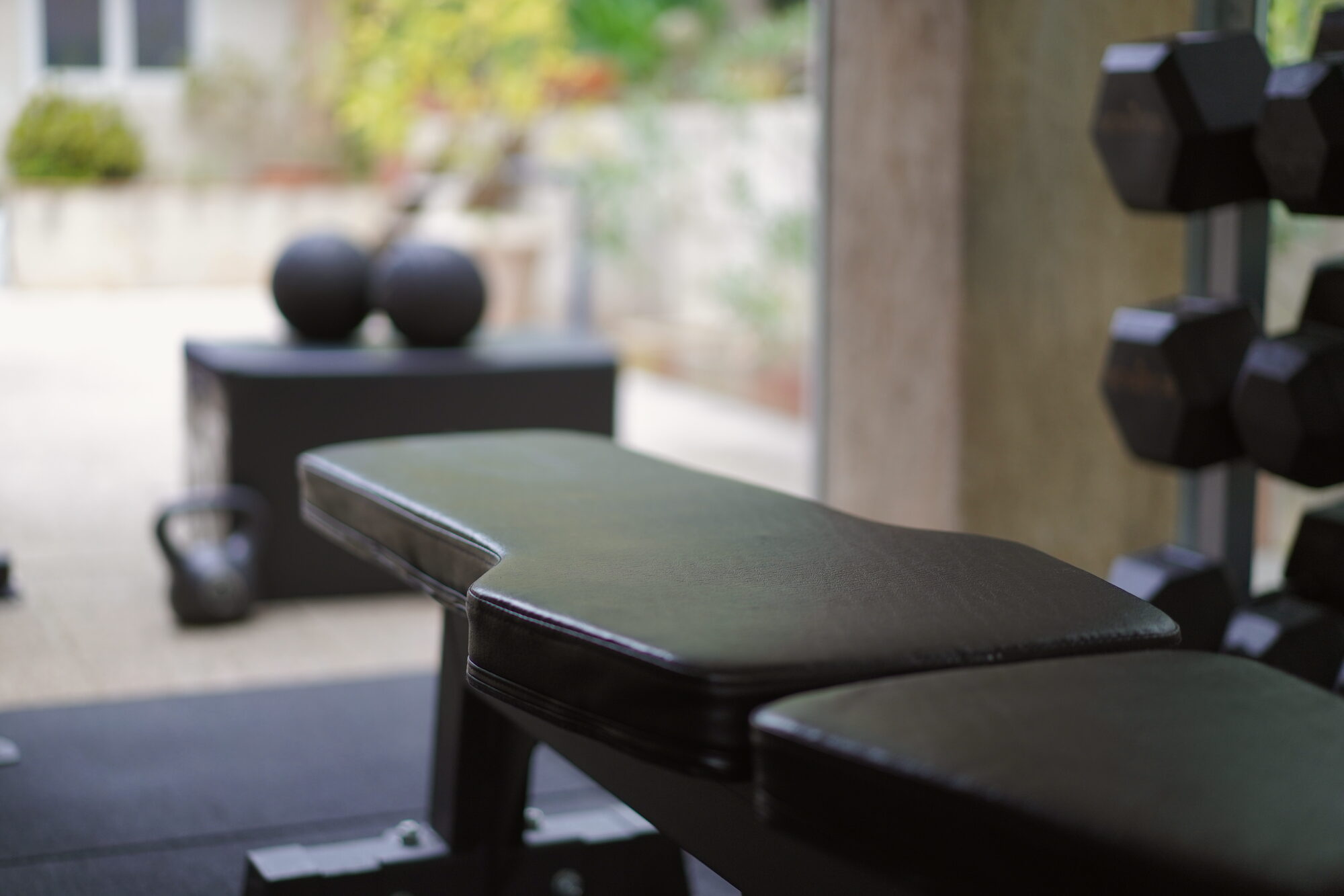 Banc de musculation et zone d'entraînement