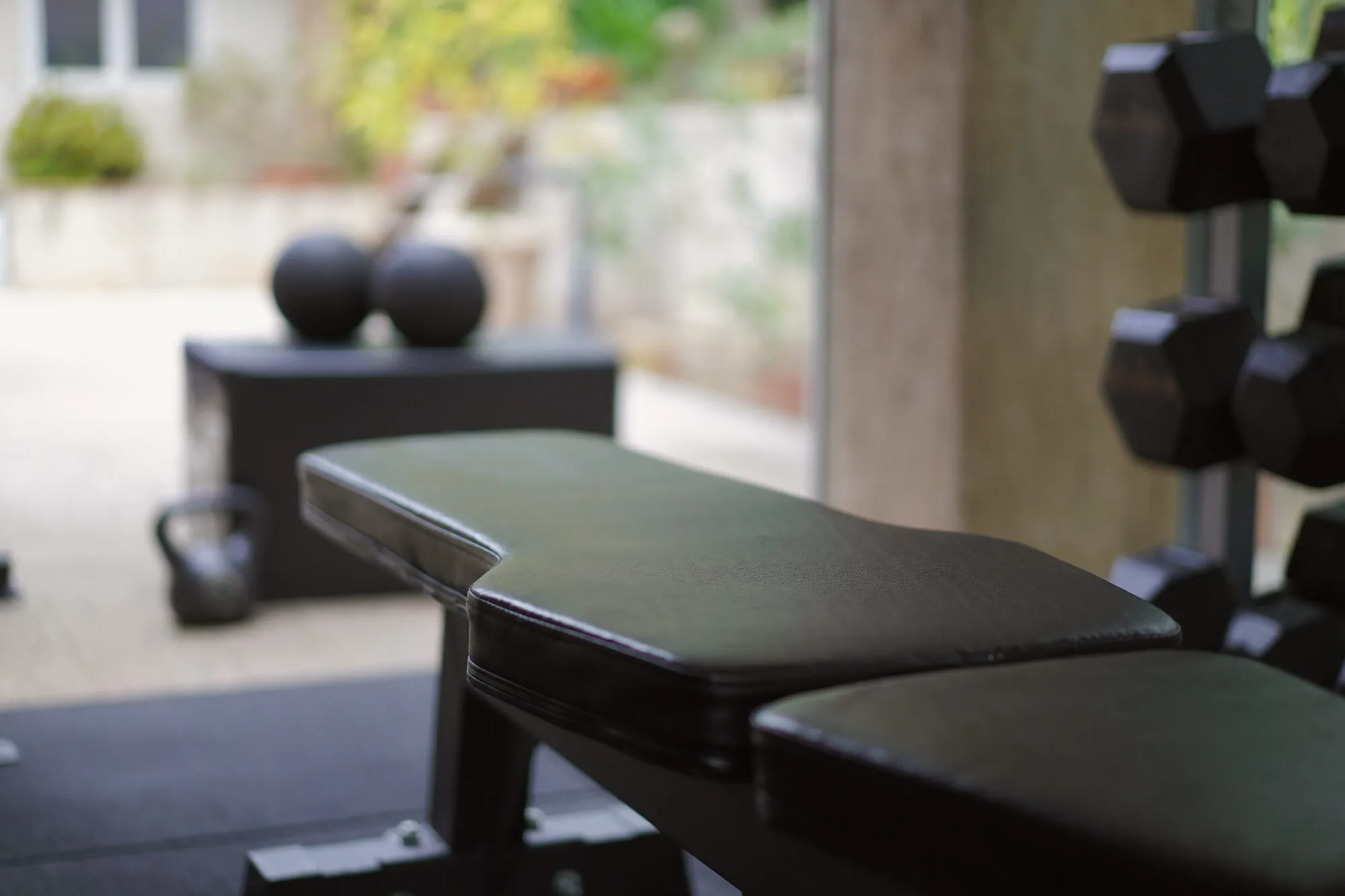 Banc de musculation et zone d'entraînement